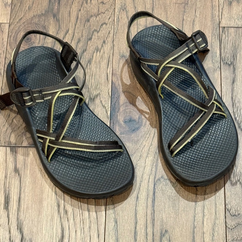 Chaco Z2 Yampa Women 9 Brown Tan Double Strap Toe Loop Vibram Sandals J101628W